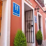 ゲストハウス La Calzada *